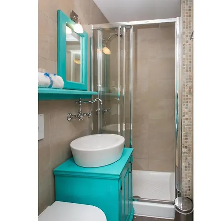 Lumin - Single Bedroom With City View *